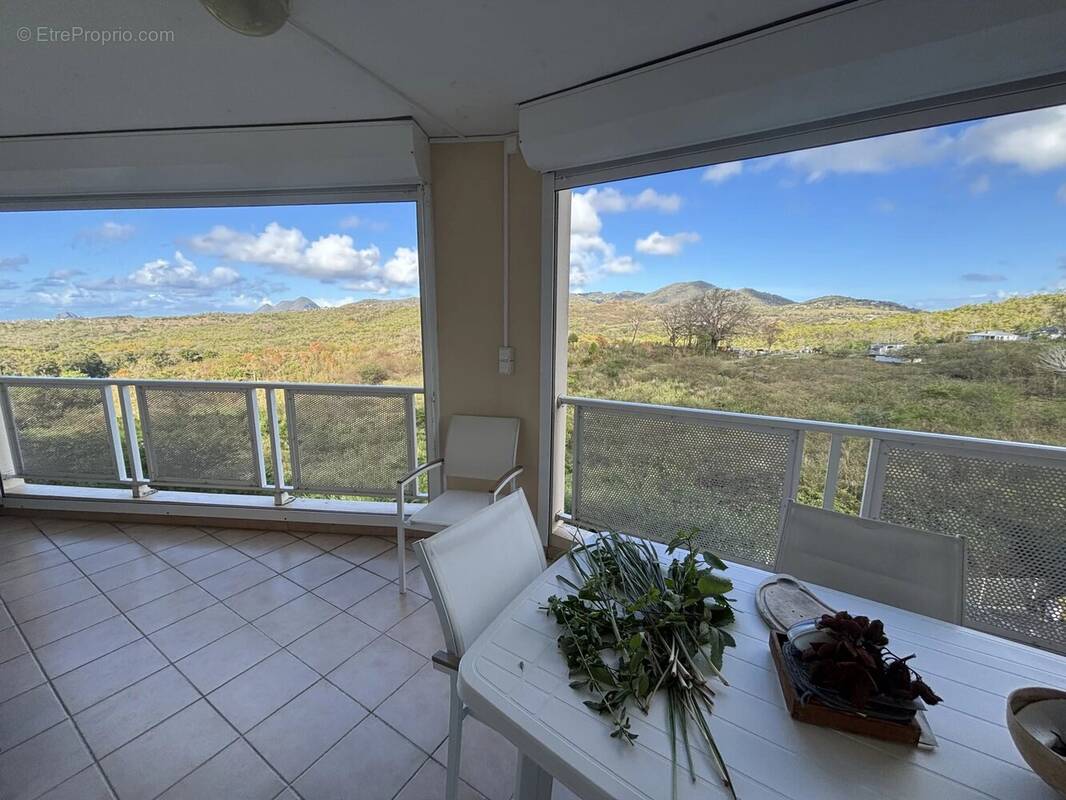 Appartement à SAINTE-LUCE