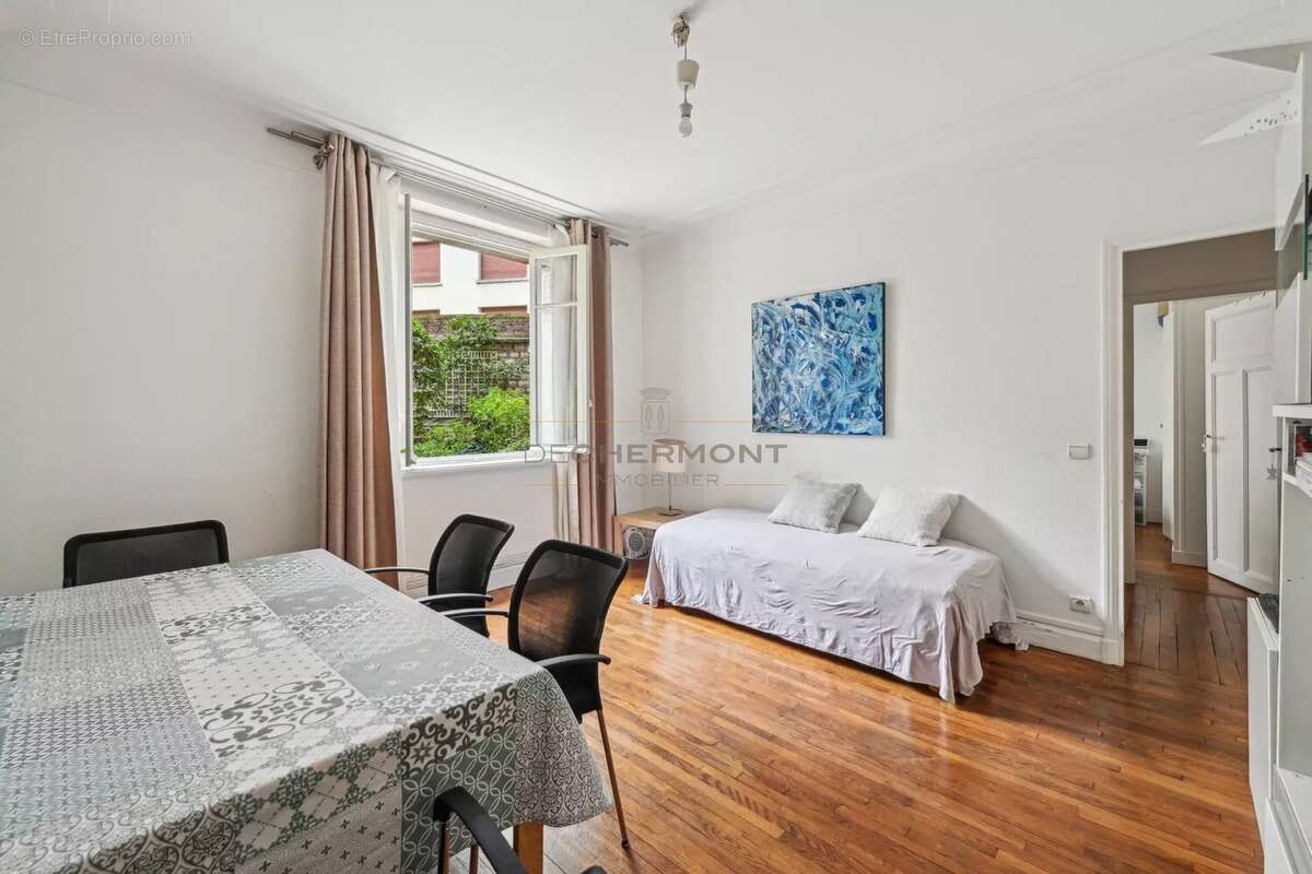 Appartement à PARIS-16E