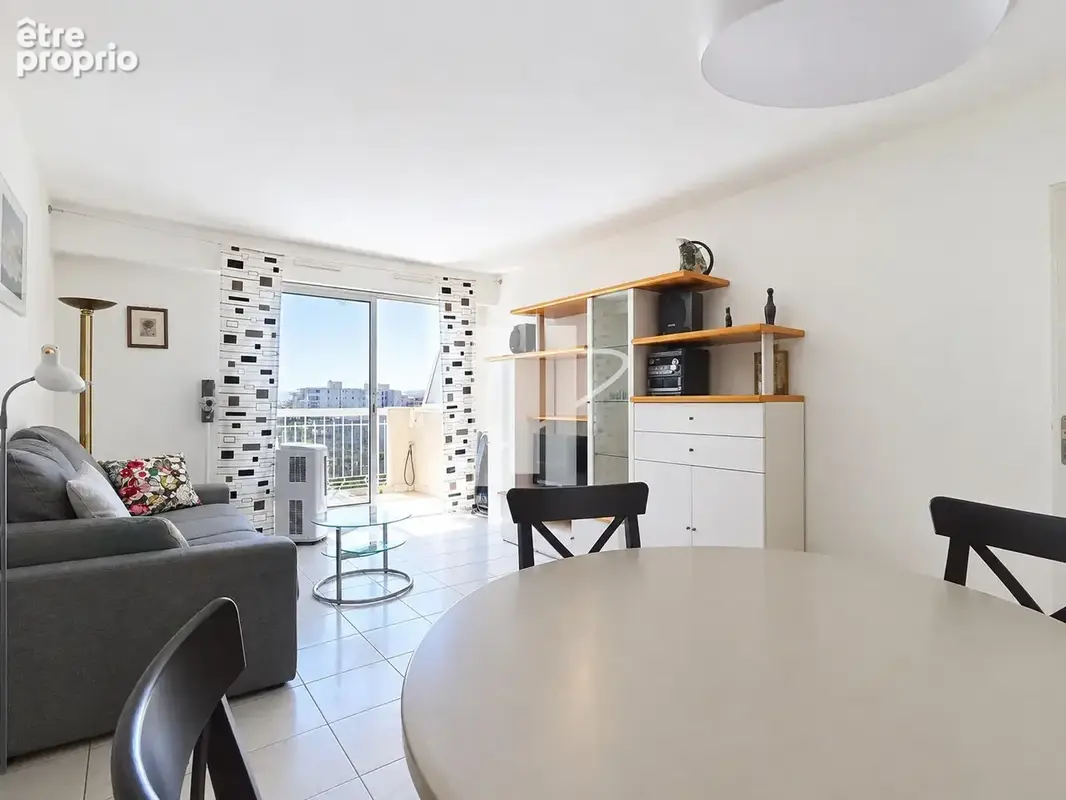 A vendre appartement 2 pieces dernier etage piscine parking et cave - photo 3