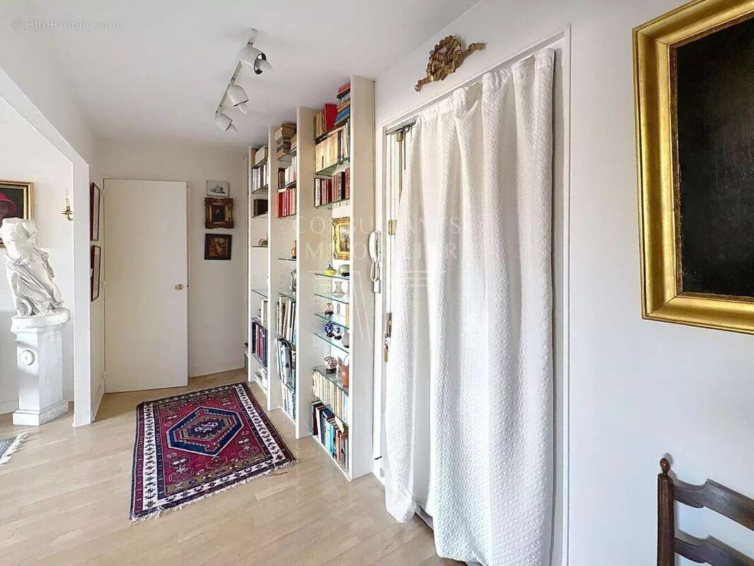 Appartement à NEUILLY-SUR-SEINE