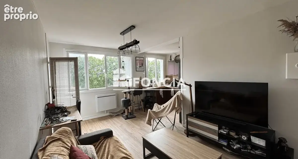 T2 rénové avec balcon et vue dégagée sur le canal – Agen - photo 3