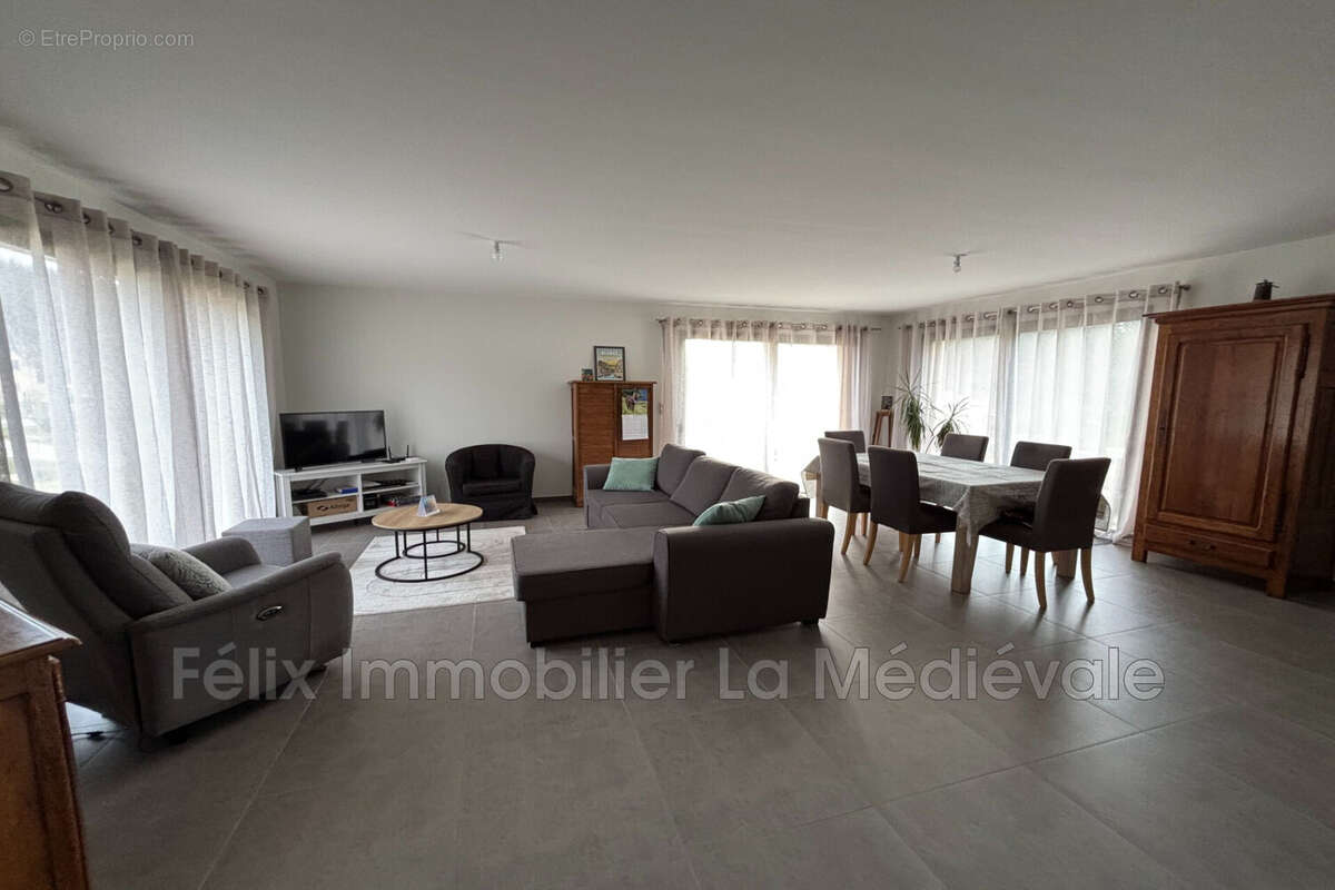 Maison à CARSAC-AILLAC