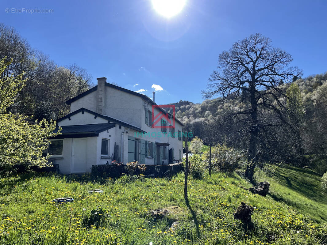 Maison à LAVAL-ROQUECEZIERE