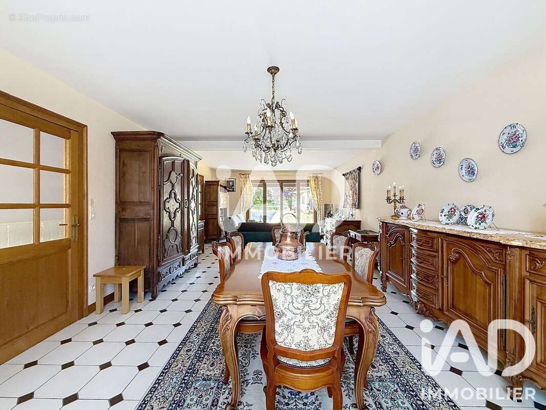 Maison 314 m² à Courtisols  - photo 9