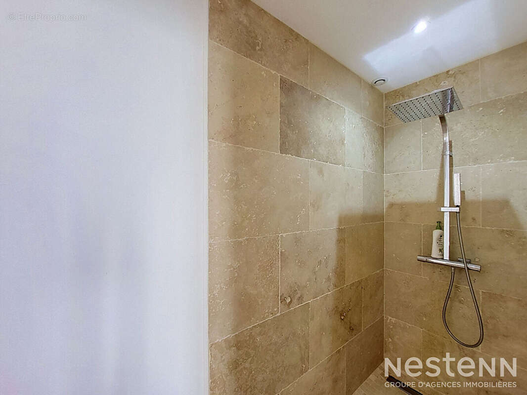 A Vendre Maison de ville en pierre rénovée avec cour intérieure et piscine au centre-ville de Condom - photo 13