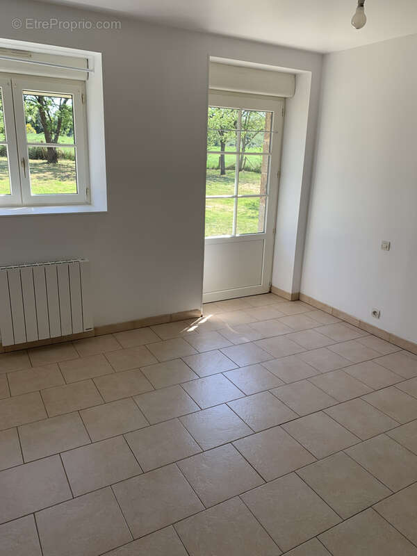 Maison à AMBRIERES-LES-VALLEES