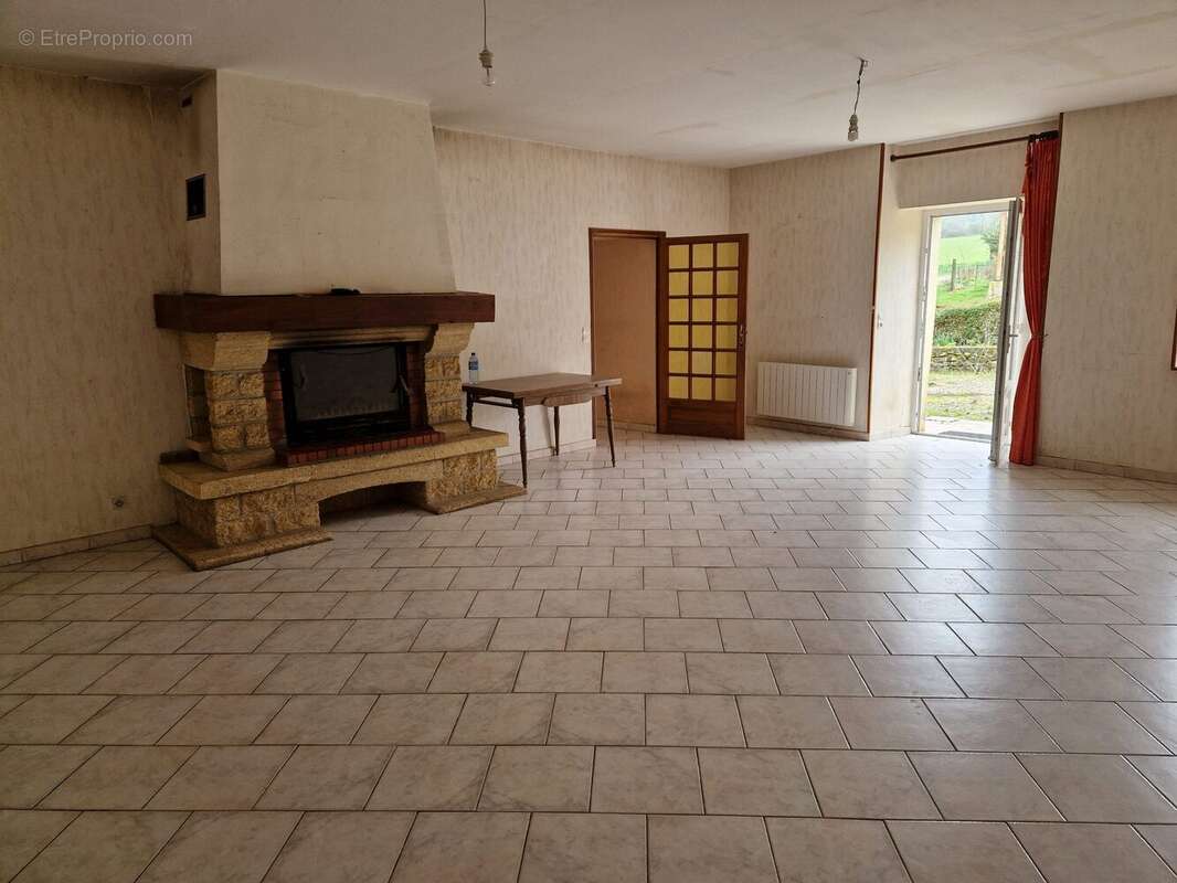 Maison à LOUZES