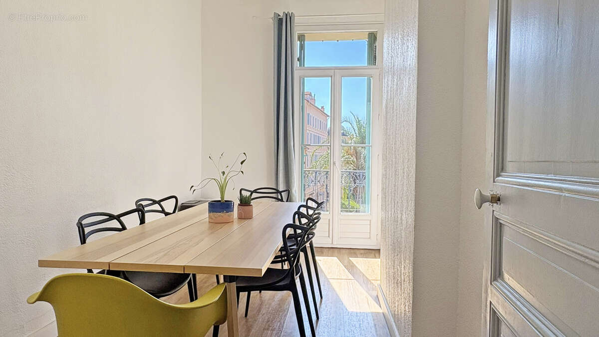 Appartement à HYERES