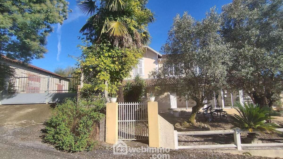 Maison 261 m² à Morlanne  - photo 8