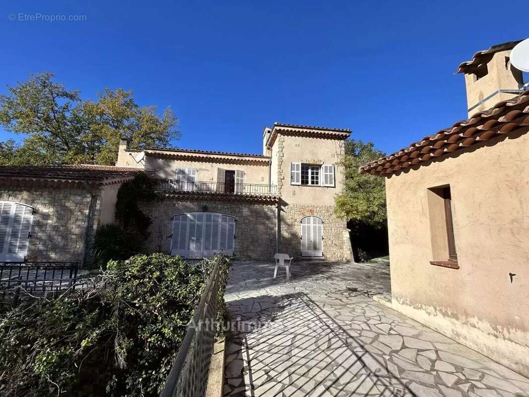 Appartement à MOUANS-SARTOUX