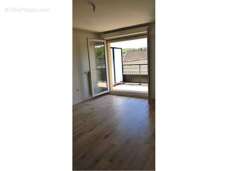 Appartement à VAUJOURS