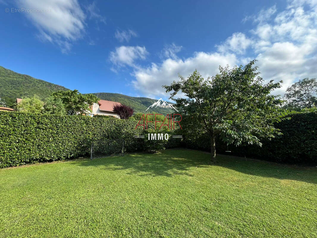 Appartement à COLLONGES-SOUS-SALEVE