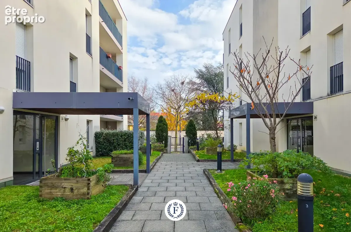 Dernier étage, ascenseur, balcon de 9 m2, 2 chambres, parking double en SUS - photo 8