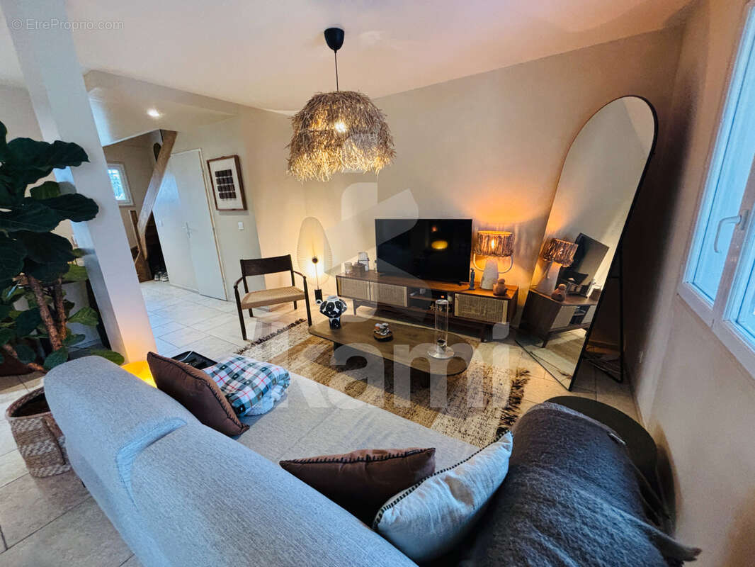 Maison à SALAISE-SUR-SANNE