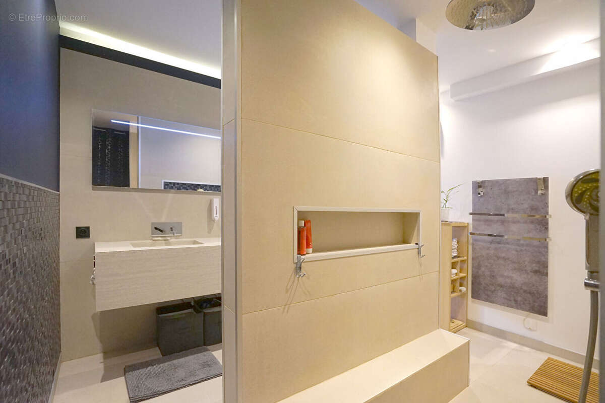 Maison à SAINT-CYR-SUR-LE-RHONE