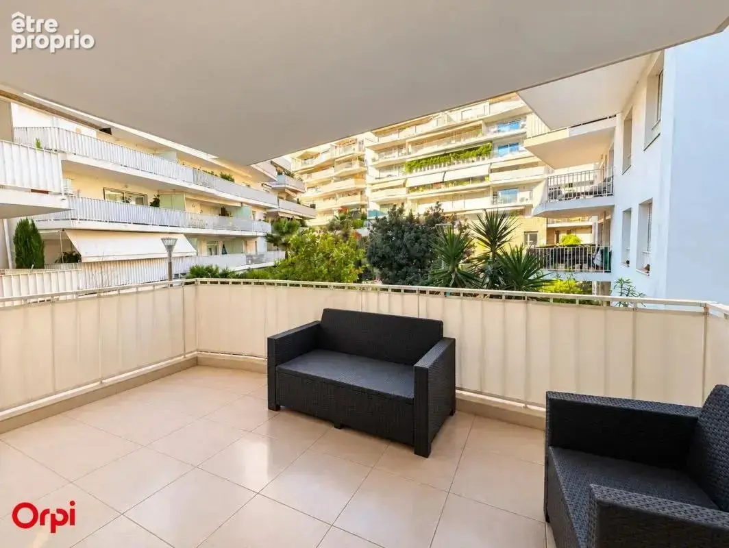Appartement 2 pièces - Terrasse - 700 M BD DE LA CROISETTE - photo 2
