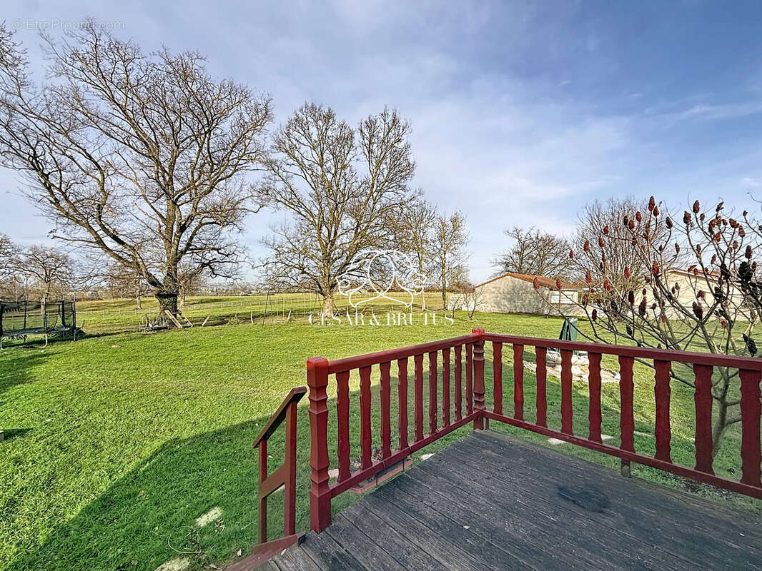 Maison à POUILLY-SOUS-CHARLIEU