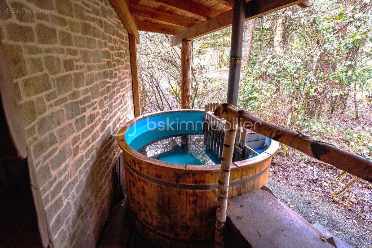 Commerce à SAINT-GERVAIS-D'AUVERGNE