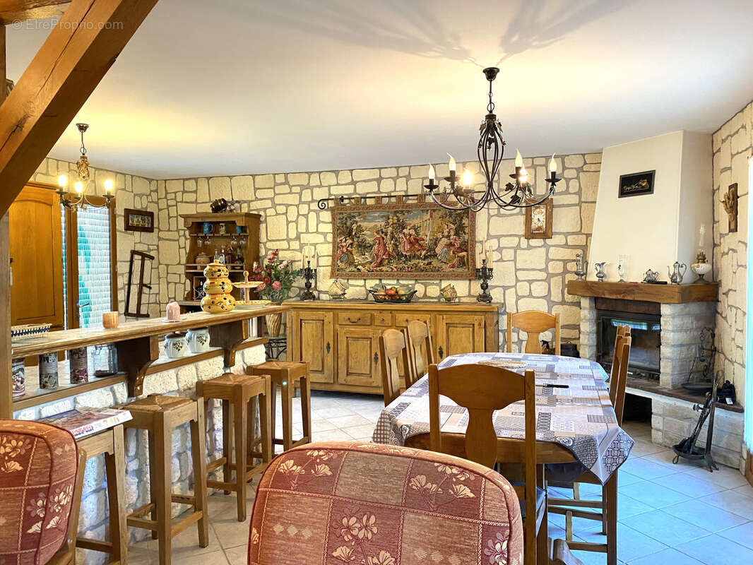 Maison à BAZOCHES-SUR-LE-BETZ
