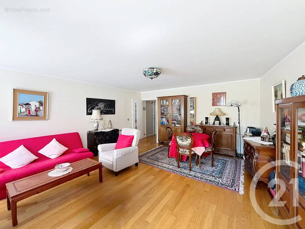 Appartement à PARIS-14E