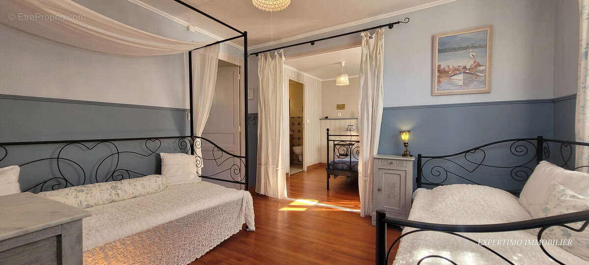 Maison charentaise de 220 m2 renovee - photo 9