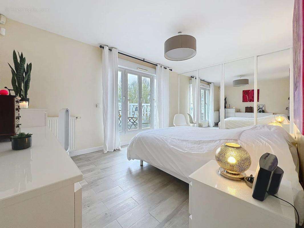 Maison à BAILLY-ROMAINVILLIERS