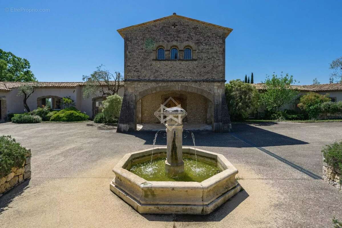 Maison à CHATEAUNEUF-GRASSE