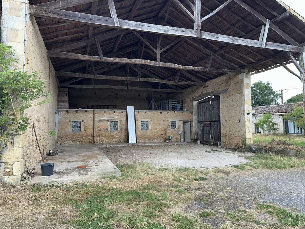 Maison à SOMMIERES-DU-CLAIN