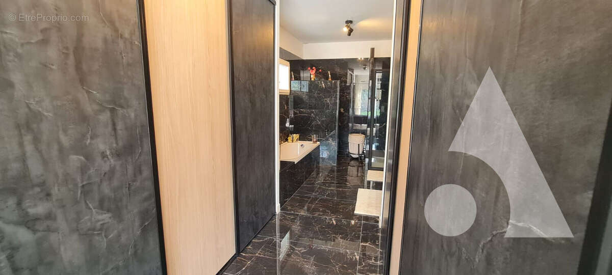 Maison à SILLANS-LA-CASCADE