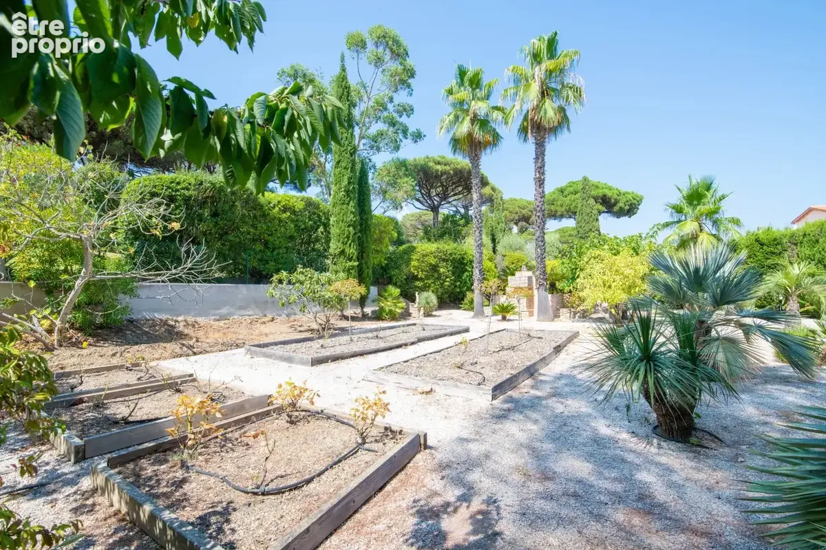 Mas de caractère de 1938 dans un domaine privé, parc de 6 450 m² à deux pas des plages - photo 7