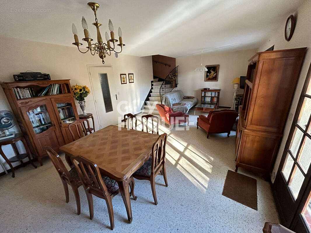 Maison à SAINT-LAURENT-DE-LA-SALANQUE