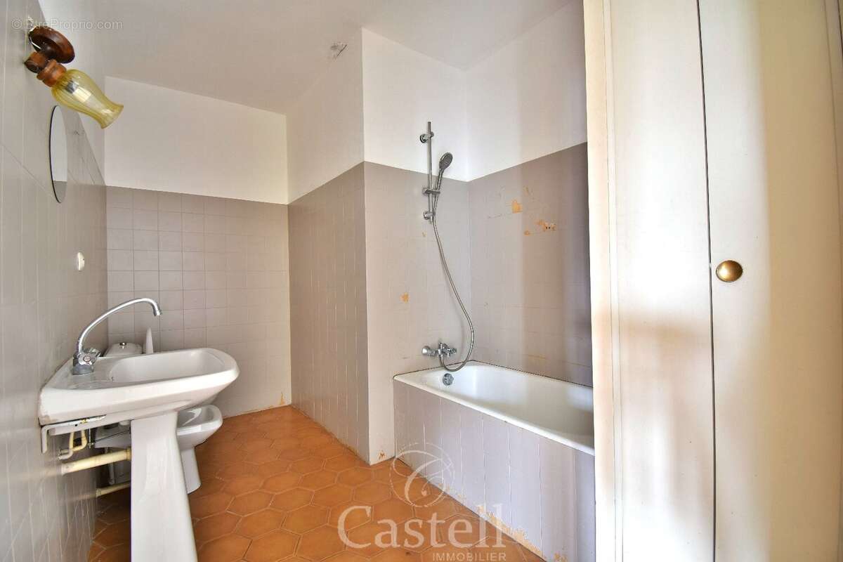 *** Maison "8 pièces" avec T3 indépendant, piscine et vue dégagée sur l'Hérault *** - photo 16