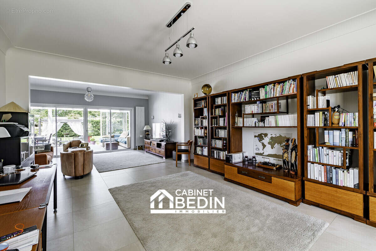 Maison 216 m² à Blanquefort  - photo 2
