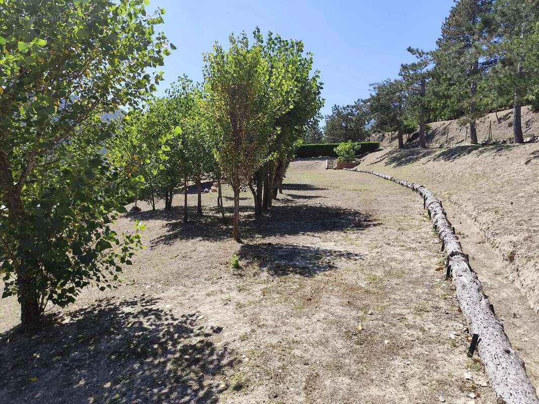 Maison à PUGET-THENIERS