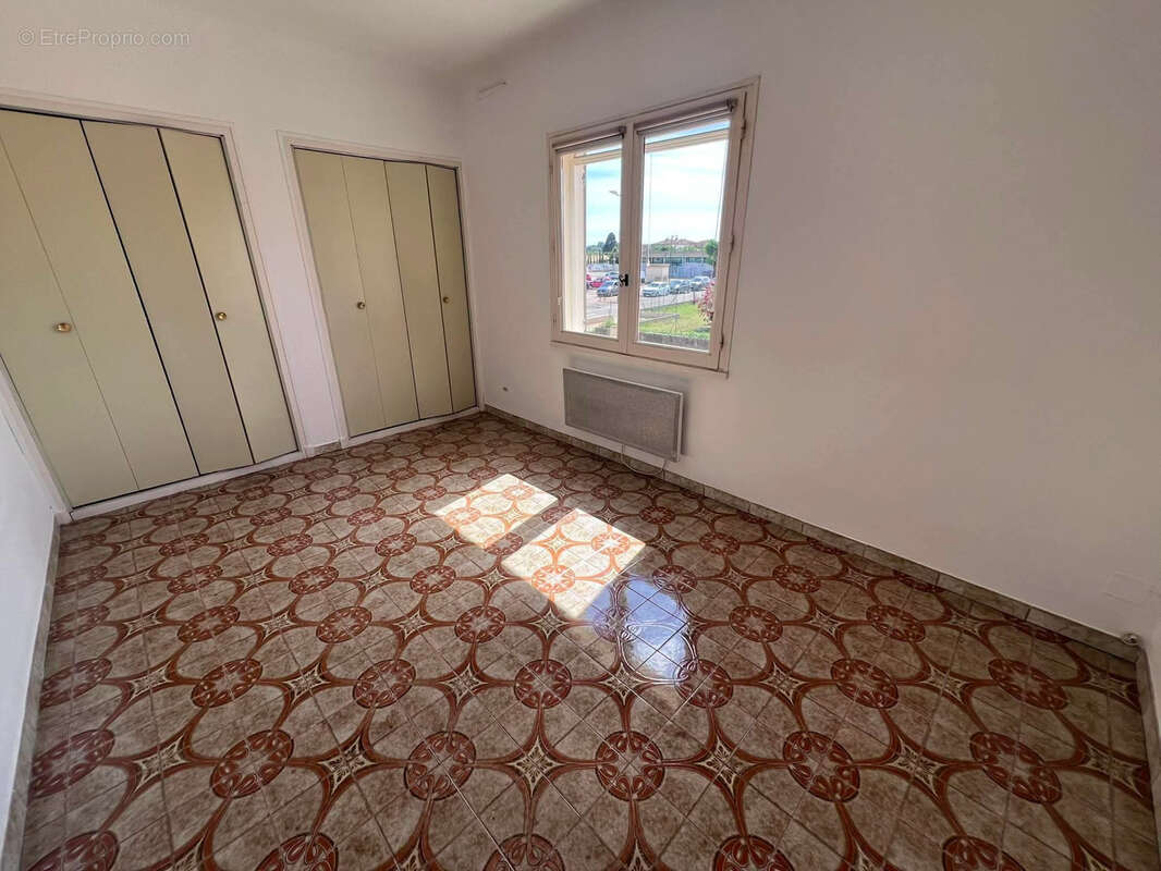 Appartement à FOURQUES
