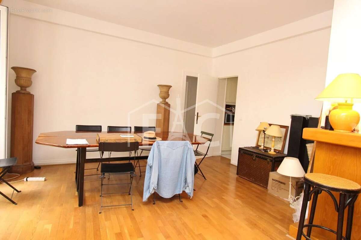 Appartement à PARIS-17E