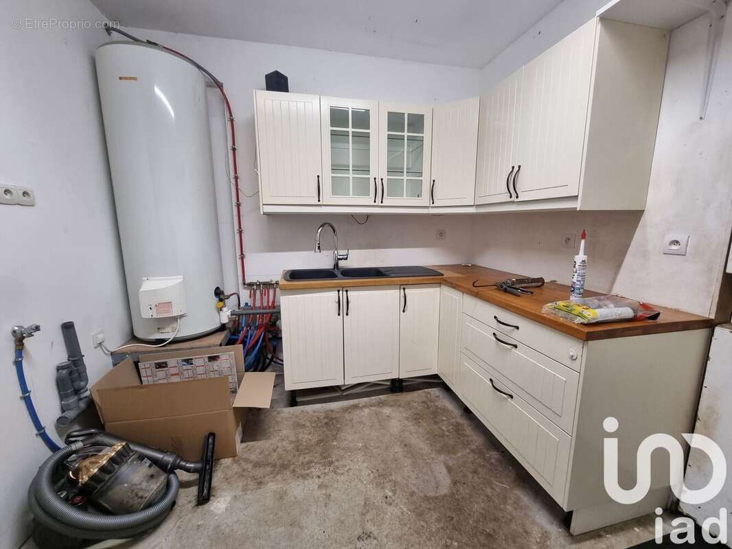 Maison 147 m² à La Chapelle-Saint-Laud  - photo 6