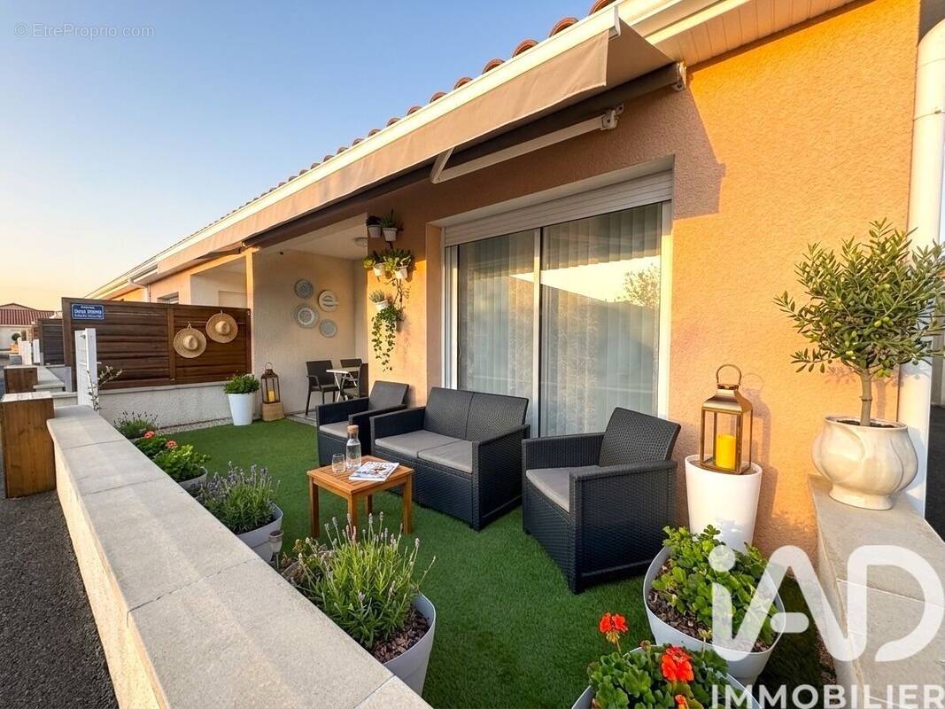 Photo 1 - Maison à VEAUCHE