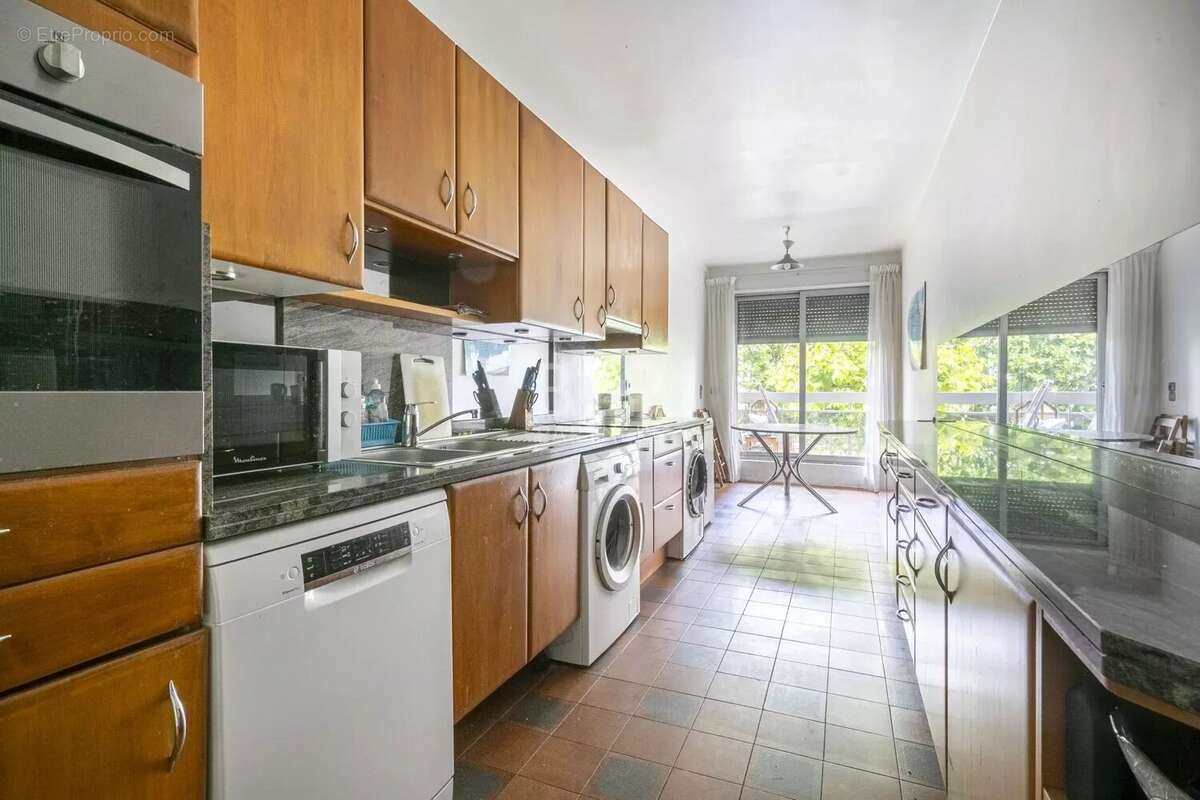 Appartement à NEUILLY-SUR-SEINE