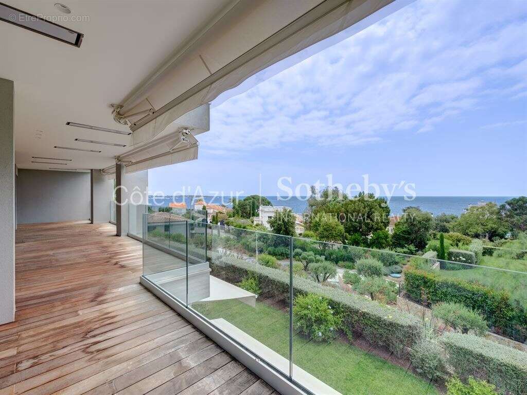 Appartement à VALLAURIS