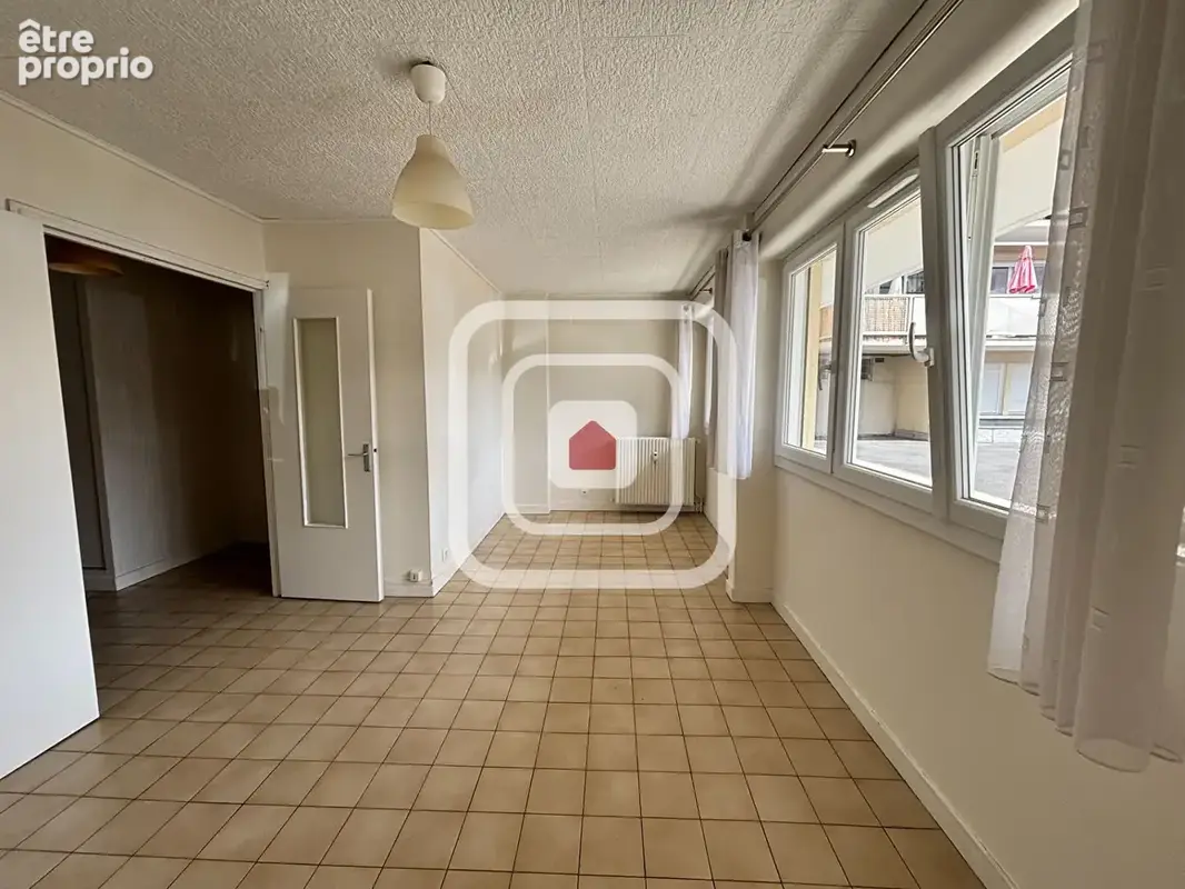Secteur gare - clairmarais appartement t2 49.12 m2 avec parking et cave - photo 2
