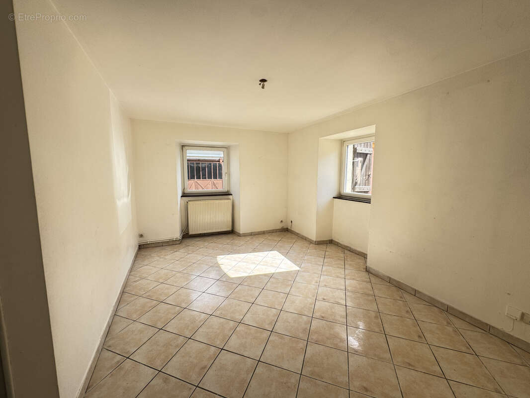 Appartement à BOUROGNE