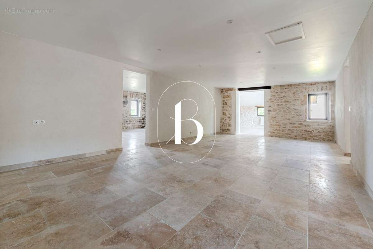 Maison 950 m² à Goudargues  - photo 36