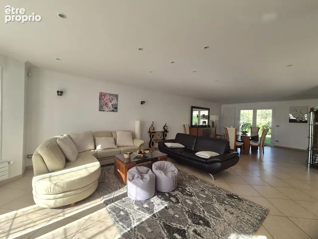 Belle construction traditionnelle   214 M2 habitables   Sous-sol total - photo 4
