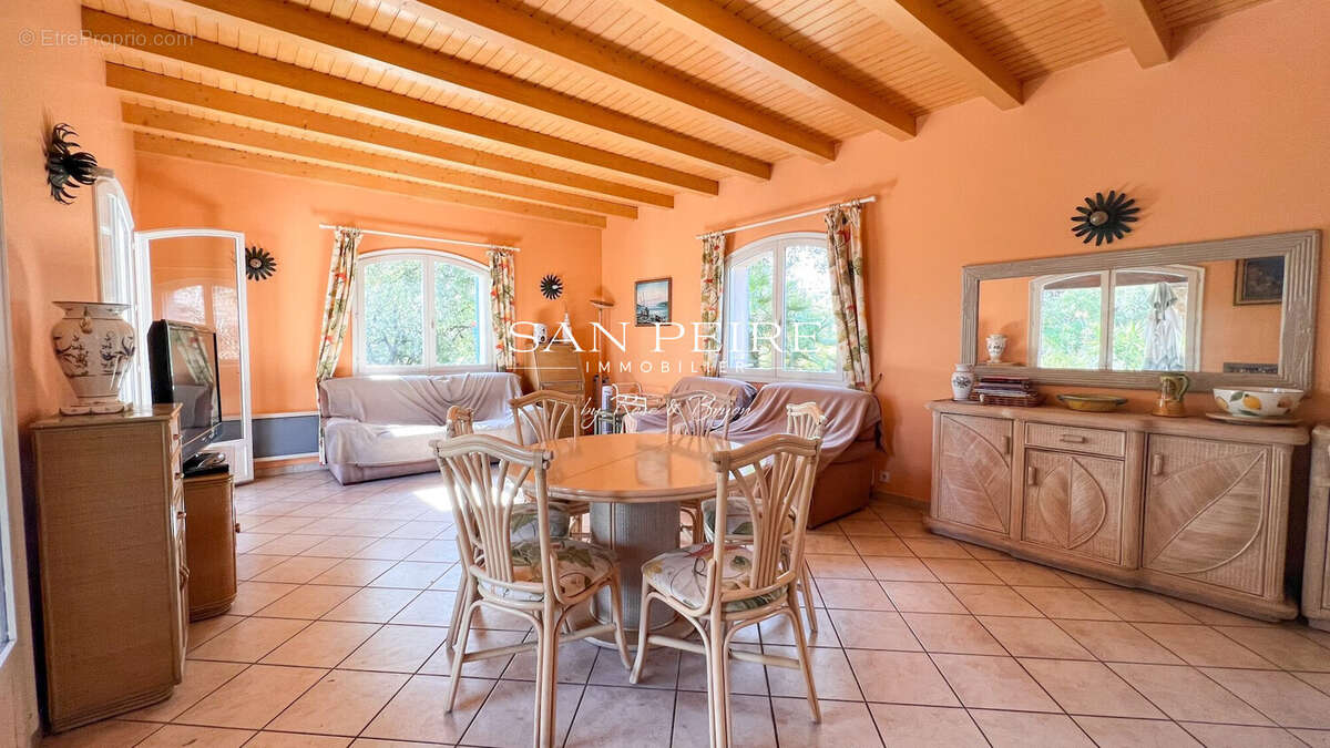 Maison à LES ISSAMBRES