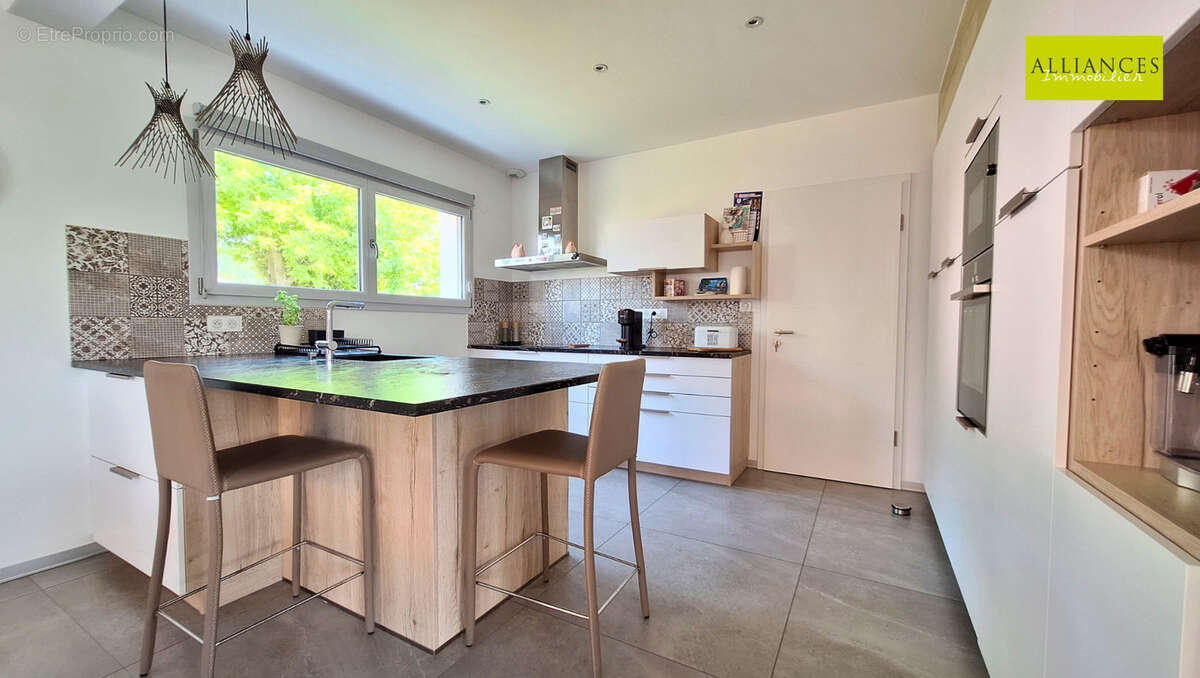 Maison récente de 124 m2   Prestations soignées dans un village très recherché - photo 15
