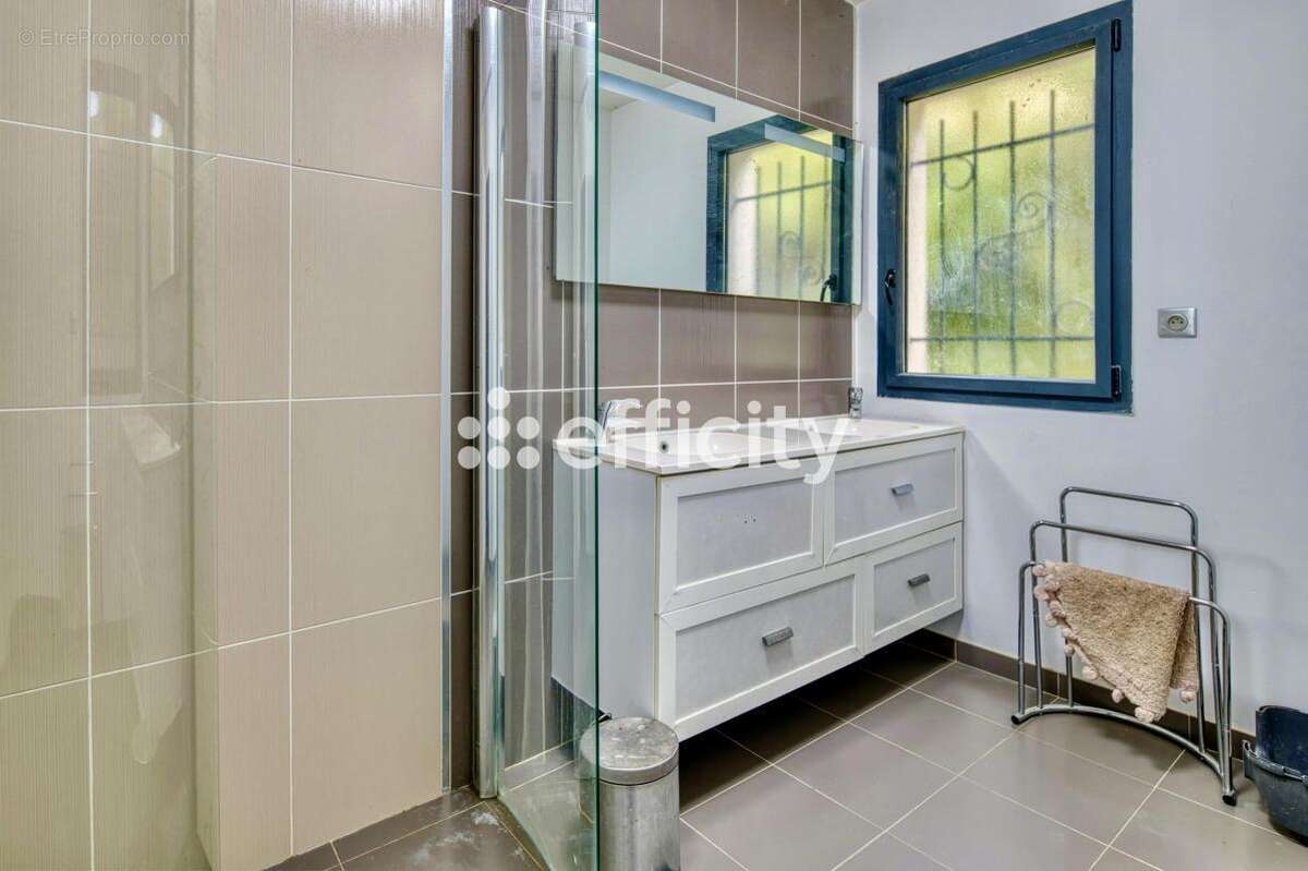 Maison à LACROIX-FALGARDE