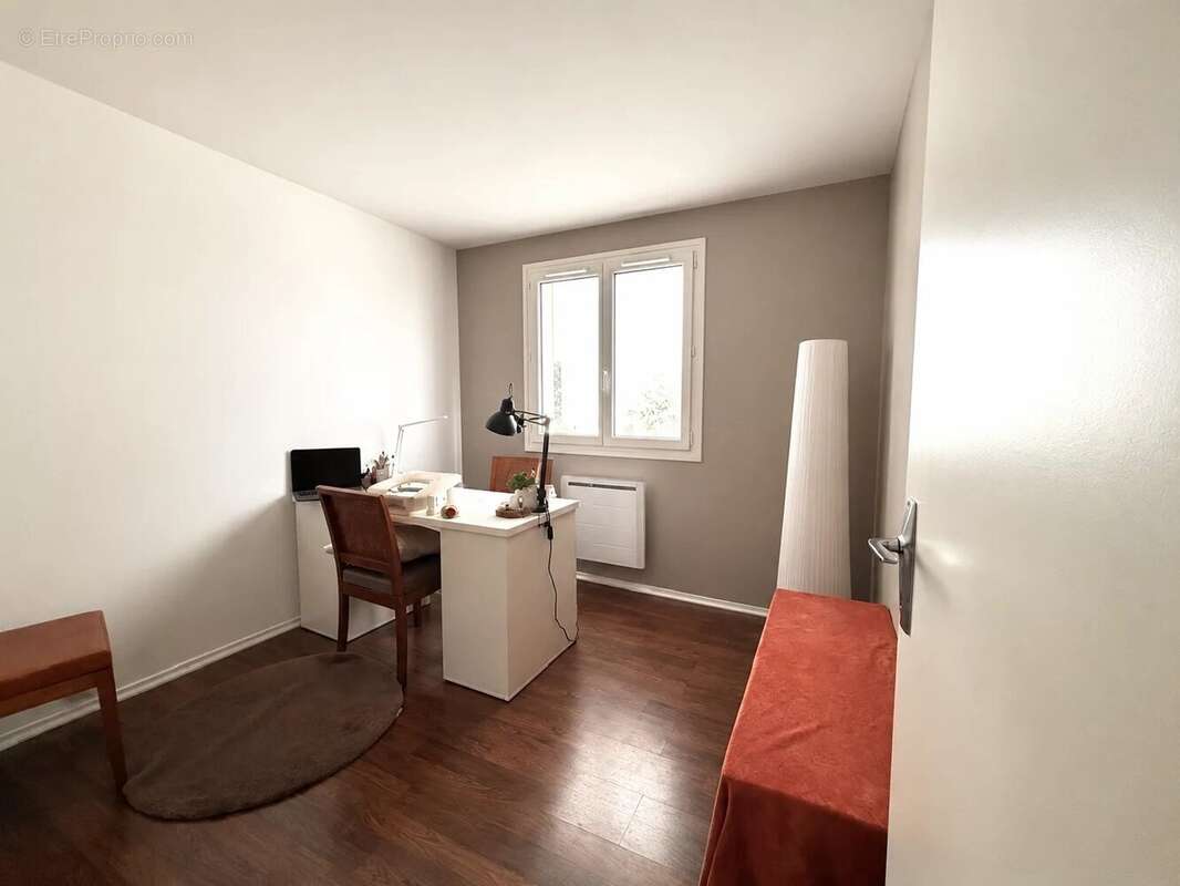 T4 de 73 m² à Tourcoing – Balcon, parking sécurisé - photo 5