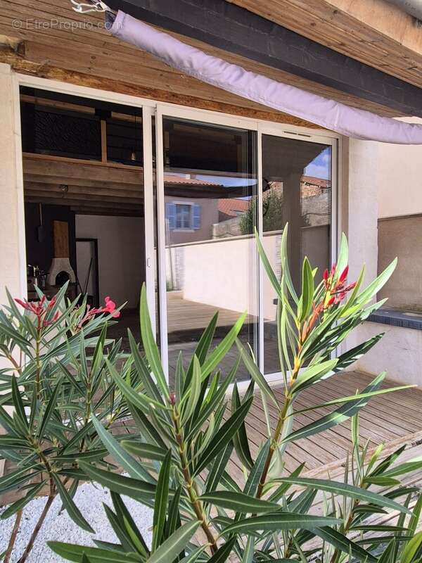 Maison à BAGE-LE-CHATEL