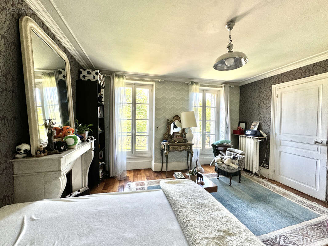 Appartement à CHARENTON-LE-PONT